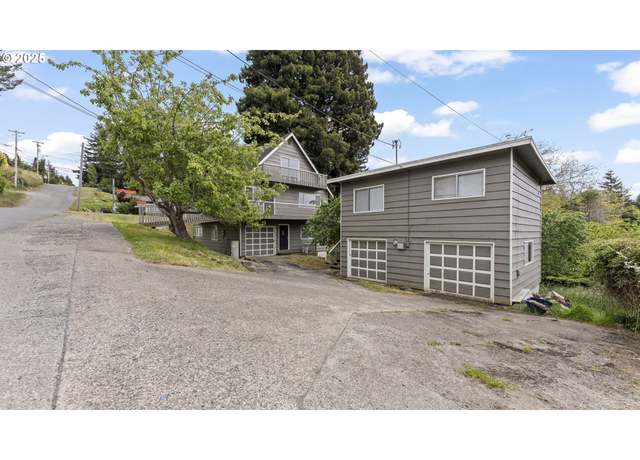 Property at 976 E St, Coos Bay, OR 97420, 6 beds, 4 baths