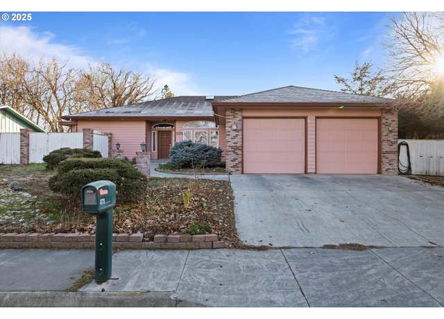 Property at 375 W Moore Ave, Hermiston, OR 97838, 3 beds, 2 baths