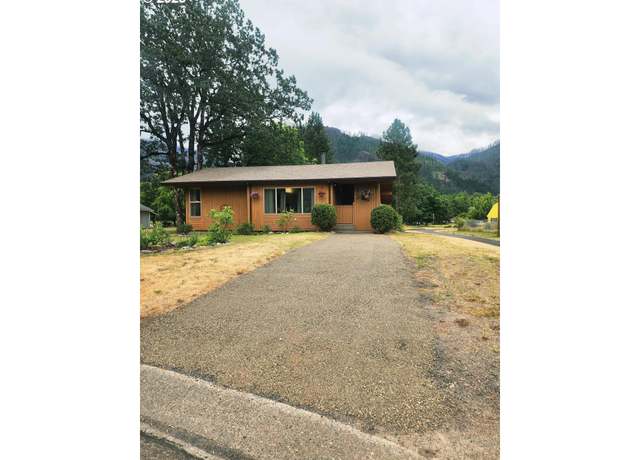 Property at 704 Fort Rains St, North Bonneville, WA 98639, 2 beds, 1 bath