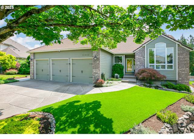 Property at 11942 SE Sunny Way, Happy Valley, OR 97086, 4 beds, 3 baths