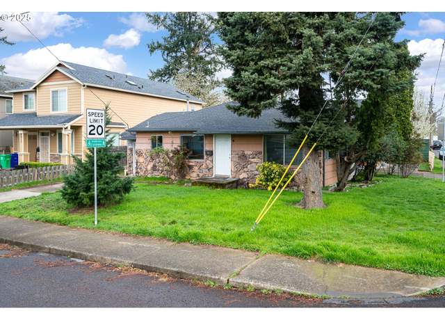 Property at 8625 SE Knapp St, Portland, OR 97266, 3 beds, 2 baths