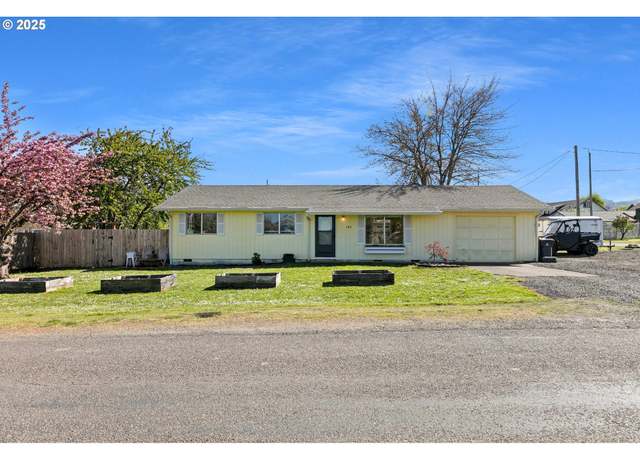 Property at 780 Main St, Monroe, OR 97456, 3 beds, 1 bath