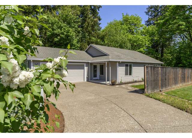 Property at 865 SE Roberts Ct, Mcminnville, OR 97128, 3 beds, 2 baths