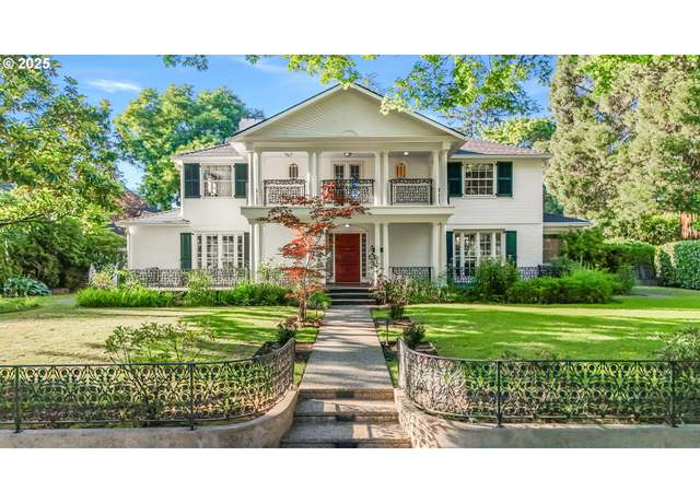 Property at 629 SE Saint Andrews Dr, Portland, OR 97202, 4 beds, 3.5 baths