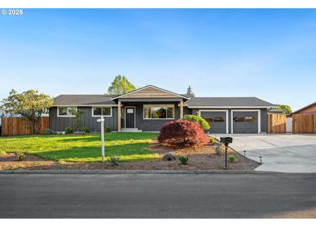 Property at 221 NW 80th St, Vancouver, WA 98665, 6 beds, 4 baths