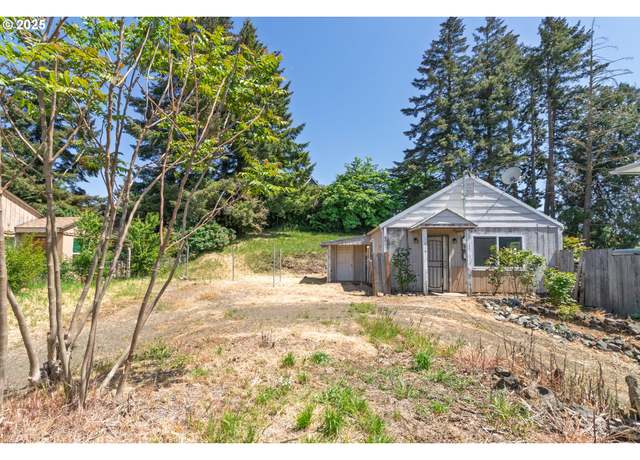 Property at 1619 NW Mulholland Dr, Roseburg, OR 97470, 2 beds, 1 bath