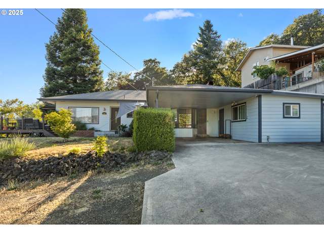 Property at 1842 NW Dogwood St, Roseburg, OR 97471, 3 beds, 2 baths