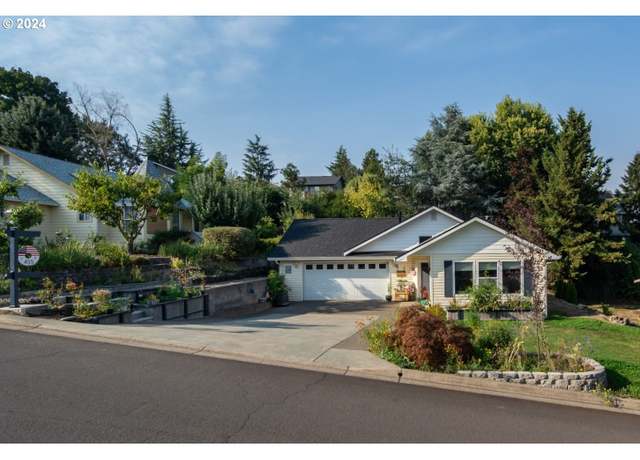 Property at 455 Chandler Dr, Roseburg, OR 97471, 3 beds, 2 baths