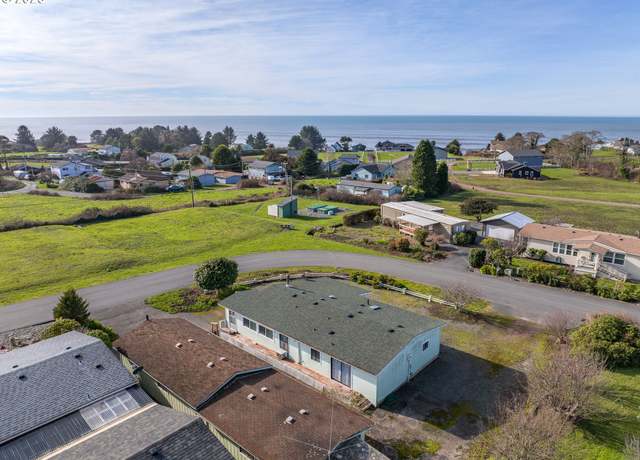 Property at 98631 Camellia Dr, Brookings, OR 97415, 2 beds, 2 baths