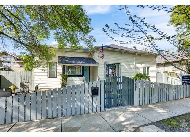 Property at 621 4th Ave, Albany, OR 97321, 4 beds, 2 baths