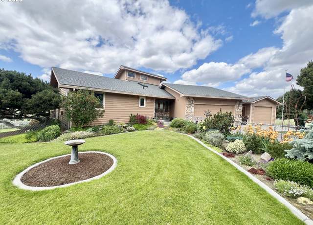 Property at 33981 Hilltop Dr, Hermiston, OR 97838, 3 beds, 3 baths