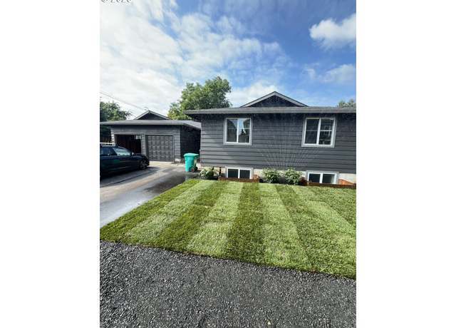 Property at 6626 N Yale St, Portland, OR 97203, 6 beds, 3 baths