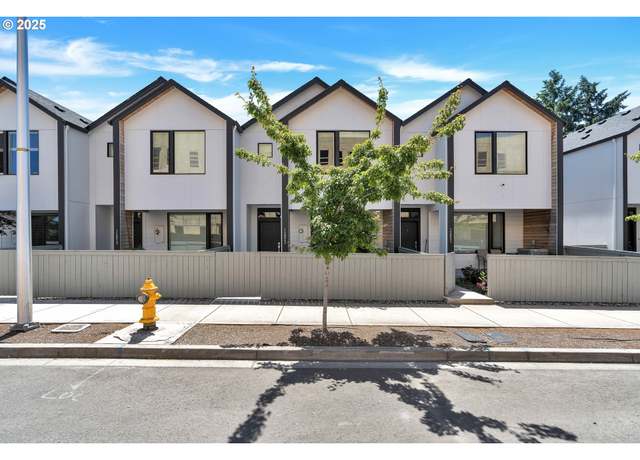 Property at 12025 SE 5th St, Vancouver, WA 98683, 3 beds, 2.5 baths