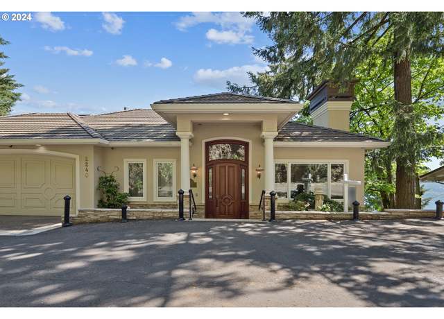 Property at 2240 Summit Ct, Lake Oswego, OR 97034, 3 beds, 3.5 baths