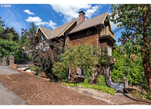 Property at 4405 Grant St, West Linn, OR 97068, 3 beds, 4 baths