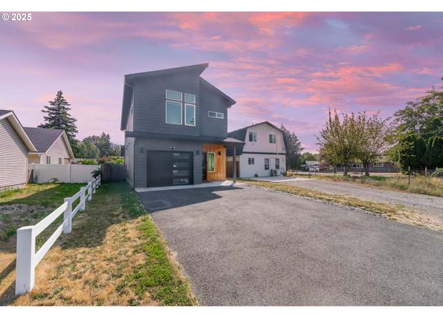Property at 213 SE 1st Ave, Battle Ground, WA 98604, 3 beds, 2.5 baths