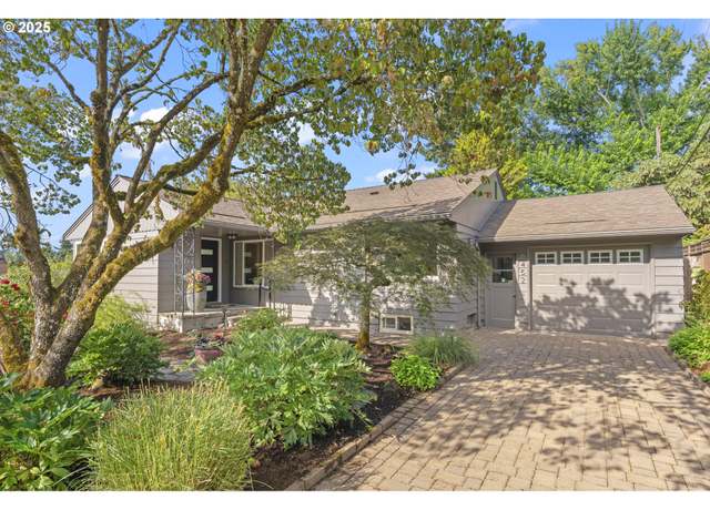 Property at 6452 SW Loop Dr, Portland, OR 97221, 3 beds, 2 baths