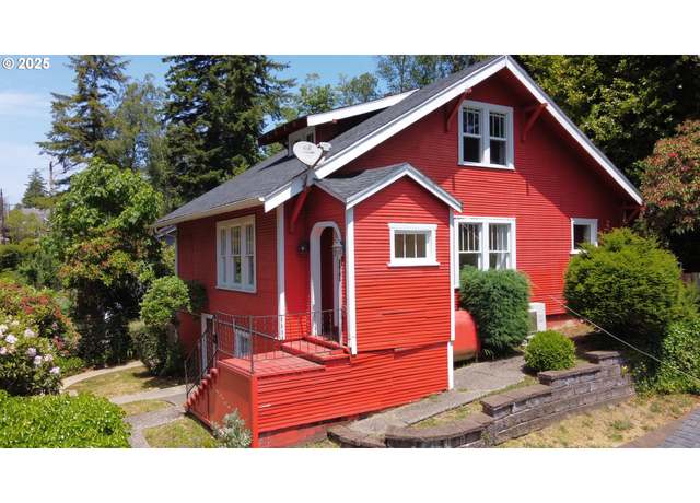 Property at 560 N 10th St, Coos Bay, OR 97420, 3 beds, 1 bath