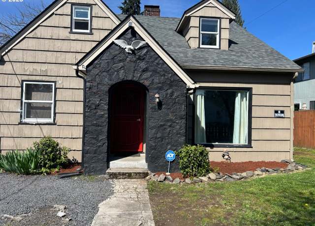 Property at 1910 E 33rd St, Vancouver, WA 98663, 5 beds, 2 baths