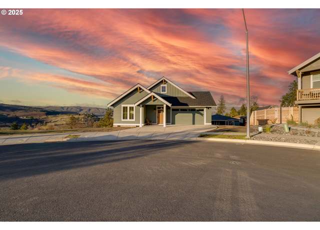 Property at 413 Park Pl, The Dalles, OR 97058, 3 beds, 2 baths