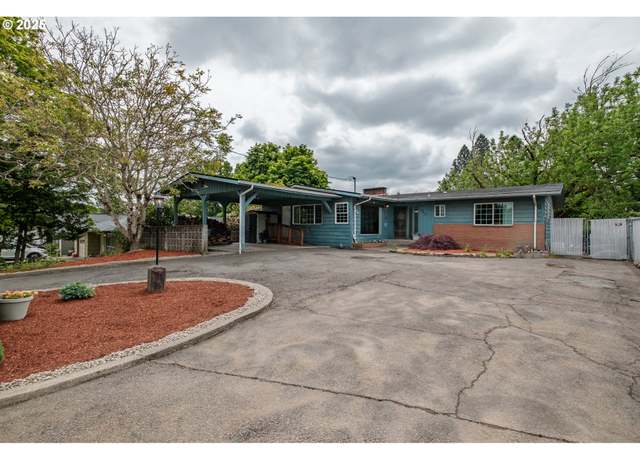 Property at 900 Fairview Ave SE, Salem, OR 97302, 4 beds, 2.5 baths