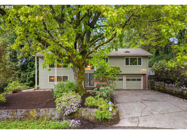 Property at 6312 SW 27th Ave, Portland, OR 97239, 4 beds, 2.5 baths