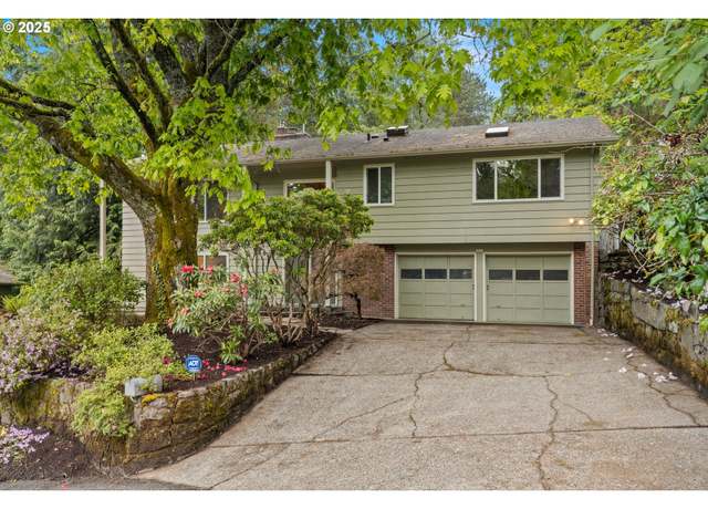 Property at 6312 SW 27th Ave, Portland, OR 97239, 4 beds, 2.5 baths