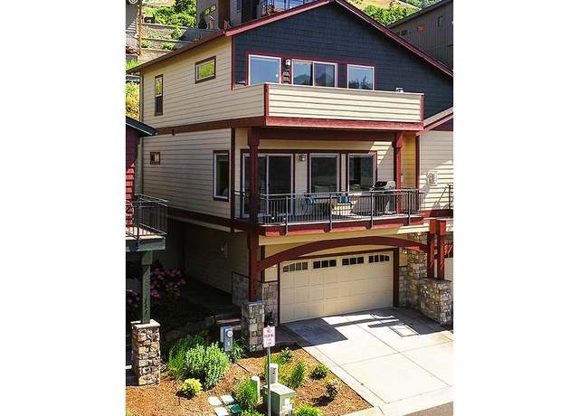 Property at 113 Ingram Pl, White Salmon, WA 98672, 4 beds, 3 baths