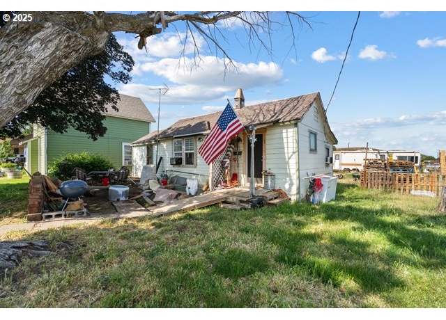 Property at 207 Depot St, Milton-freewater, OR 97862, 2 beds, 1 bath