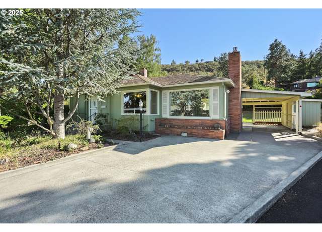 Property at 1622 W 12th St, The Dalles, OR 97058, 3 beds, 2 baths