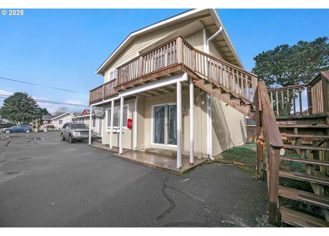 Property at 981 S Columbia St, Seaside, OR 97138, 12 beds, 6 baths