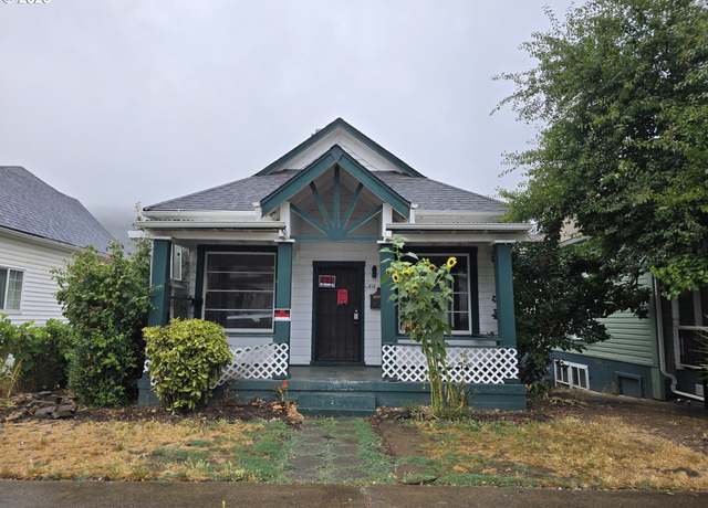 Property at 1414 SE Mill St, Roseburg, OR 97470, 2 beds, 1 bath