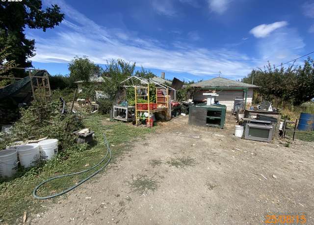 Property at 3842 W Main St, Medford, OR 97501, 2 beds, 1 bath