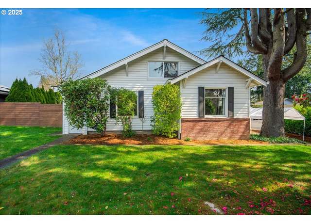 Property at 10620 SE 55th Ave, Milwaukie, OR 97222, 4 beds, 2 baths