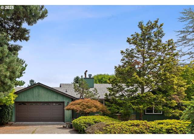Property at 10340 SW 41st Ave, Portland, OR 97219, 4 beds, 2 baths