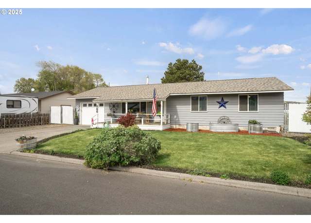 Property at 765 SE Juniper St, Prineville, OR 97754, 3 beds, 1 bath