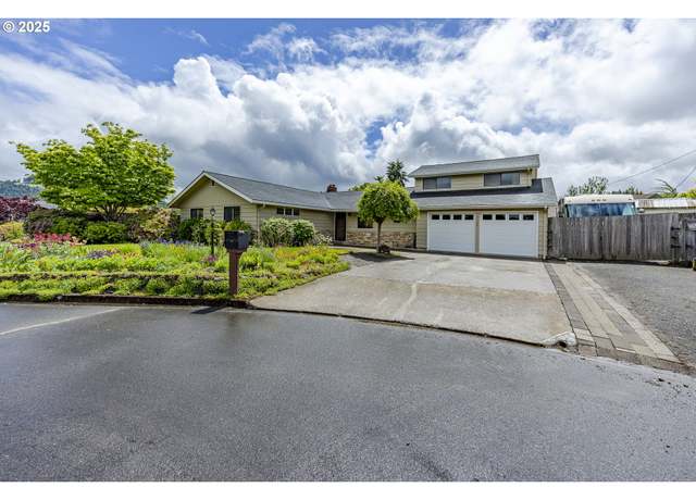 Property at 2526 34th St, Springfield, OR 97477, 3 beds, 2.5 baths