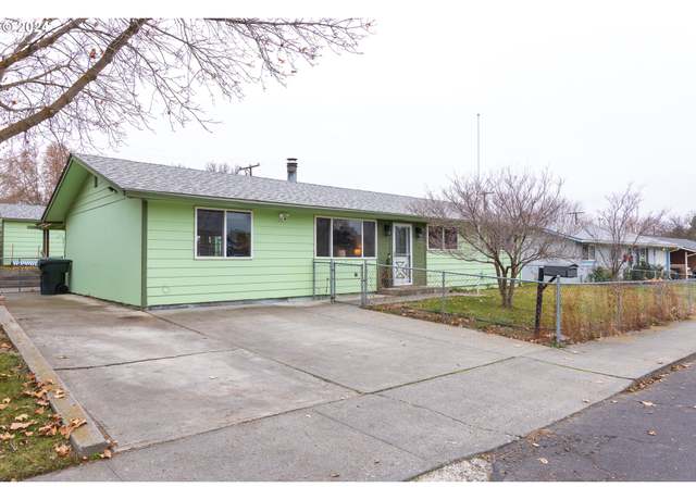 Property at 305 W Laird Ave, Hermiston, OR 97838, 3 beds, 1 bath