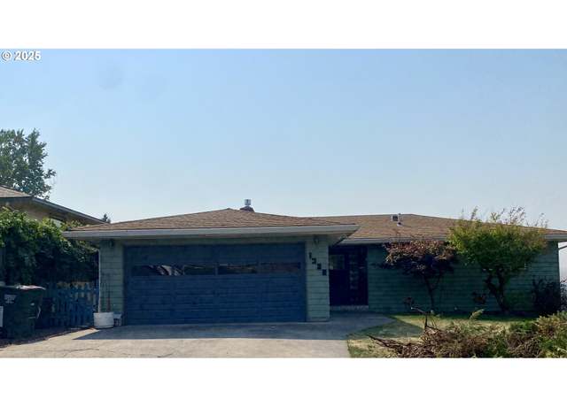 Property at 1328 NW King Ave, Pendleton, OR 97801, 4 beds, 3 baths