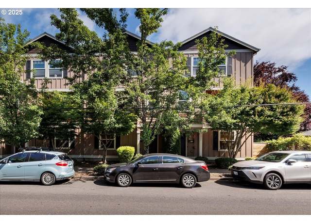 Property at 2629 N Killingsworth St, Portland, OR 97217, 3 beds, 3 baths
