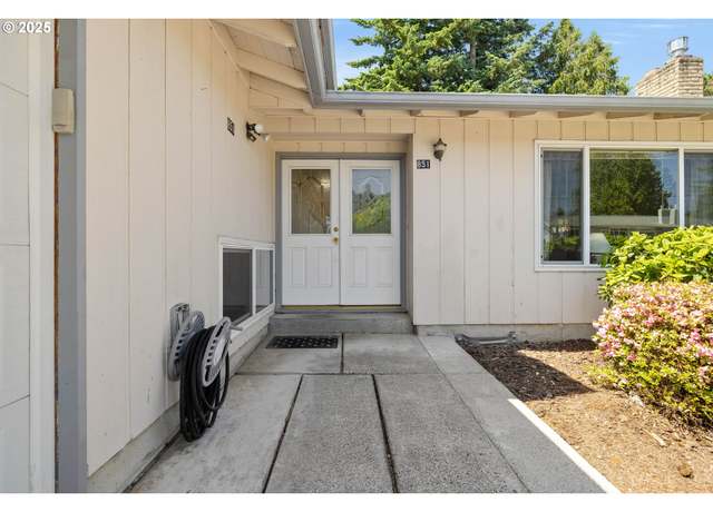 Property at 851 SE 137th Ave, Portland, OR 97233, 4 beds, 2.5 baths