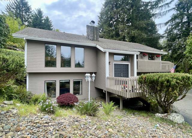 Property at 755 17th Ave, Coos Bay, OR 97420, 4 beds, 3 baths