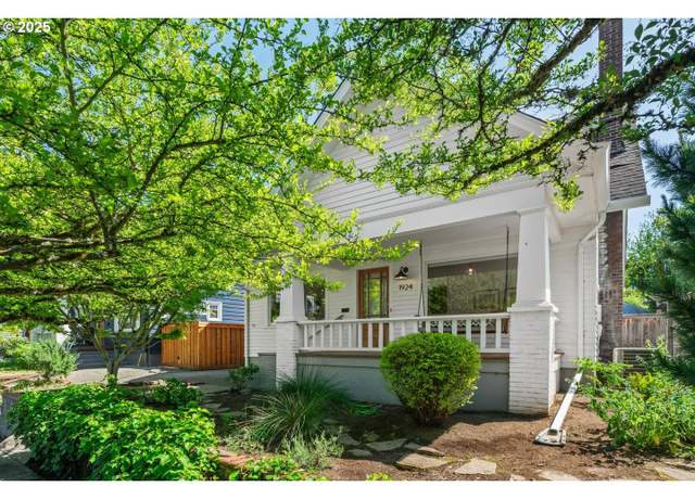 Property at 1924 NE Junior St, Portland, OR 97211, 3 beds, 1.5 baths