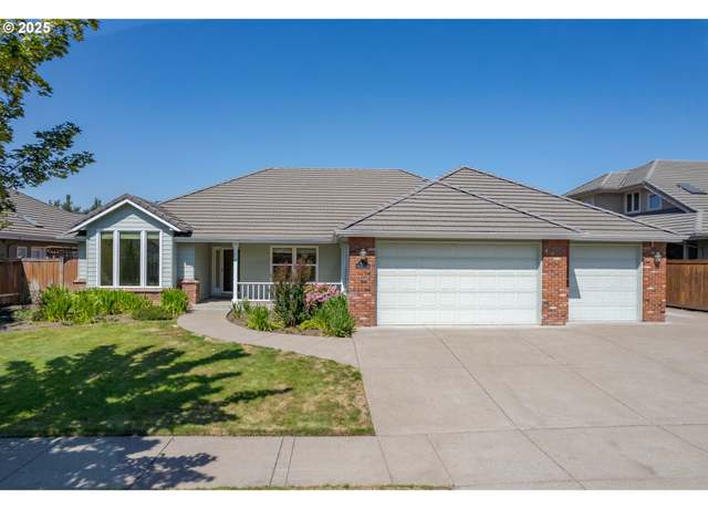 Property at 862 Mckenzie Crest Dr, Springfield, OR 97477, 3 beds, 2.5 baths