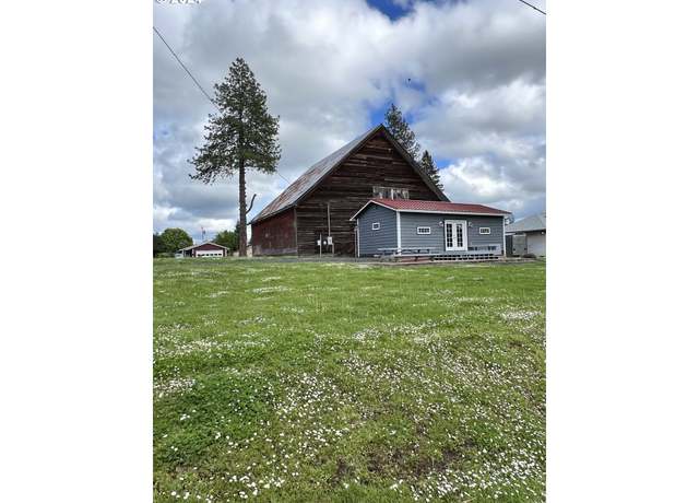 Property at 501 S Park St, Carlton, OR 97111, 2 beds, 1.5 baths