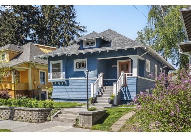 Property at 1725 SE 33rd Ave, Portland, OR 97214, 2 beds, 1.5 baths