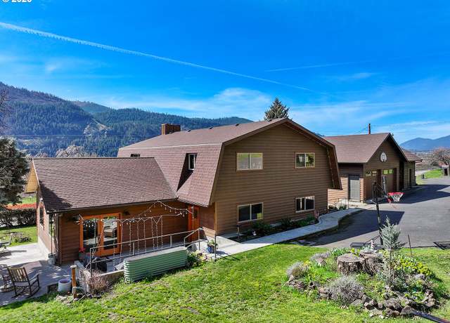 Property at 102 Henderson Dr, Bingen, WA 98605, 3 beds, 2.5 baths