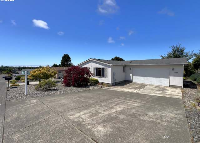 Property at 1056 Fulton Ave, Coos Bay, OR 97420, 3 beds, 2 baths