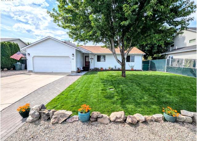 Property at 2506 E N Ave, La Grande, OR 97850, 3 beds, 2 baths