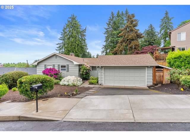 Property at 1695 Hallinan St, Lake Oswego, OR 97034, 4 beds, 2.5 baths